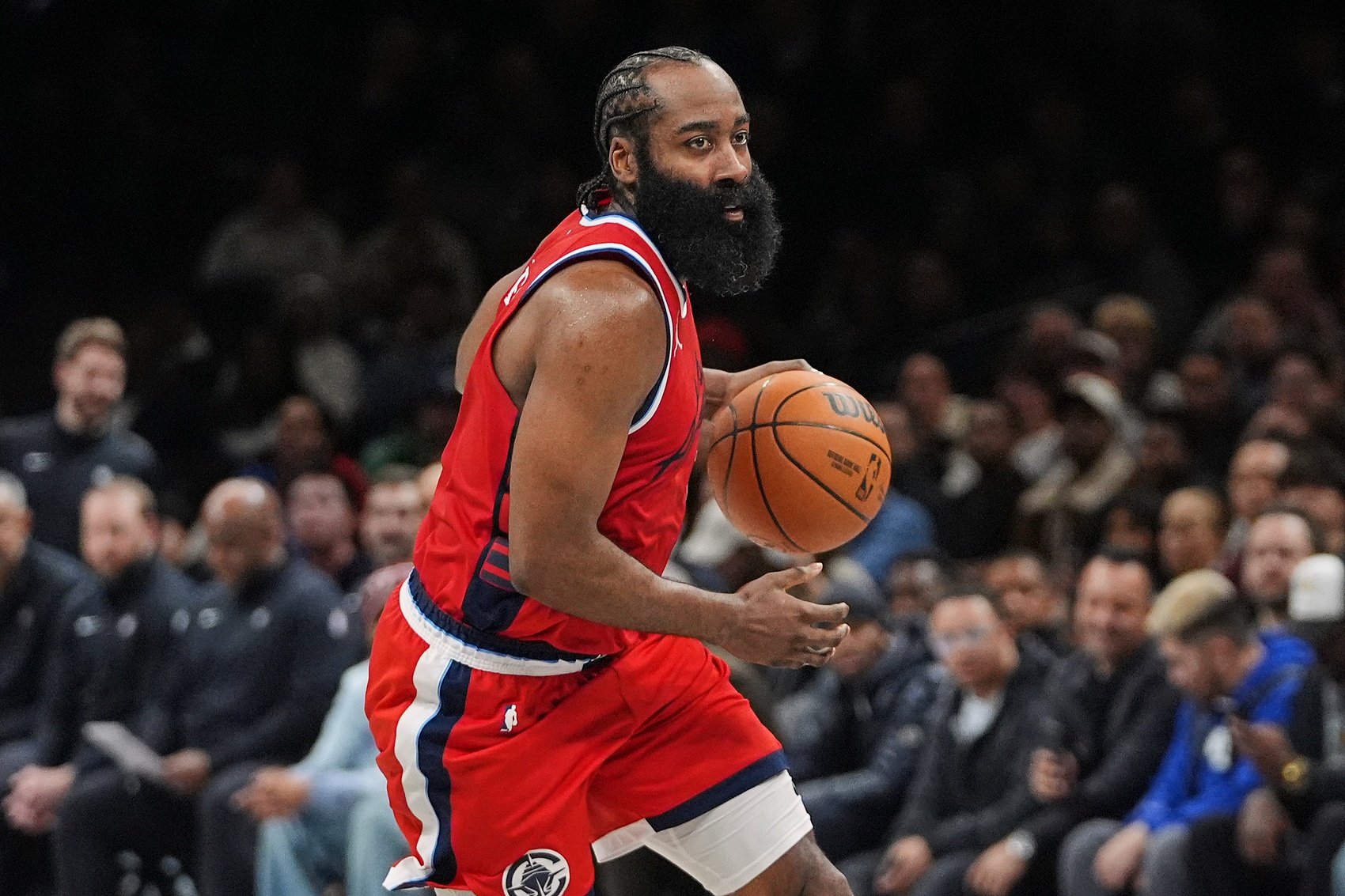 bob半岛体育平台-旗鼓相当！哈登生涯至今投篮命中数8442球 罚球命中数8439球