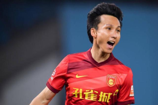 bob半岛体育官网-尹鸿博进球后不忘求助：希望能够尽快解决球队困难